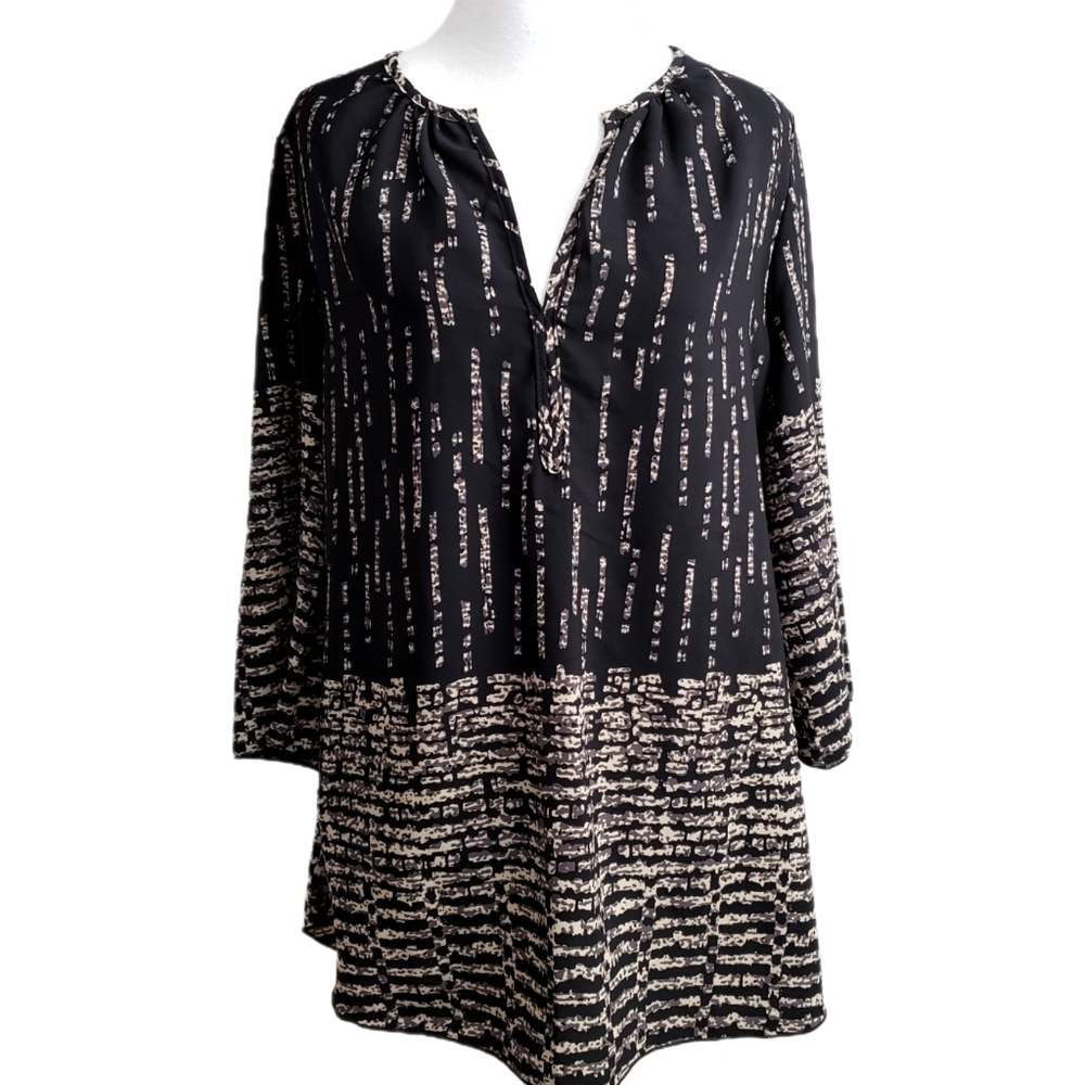 NEW Casual Classic Woven Abstract Print Blouse in Black and Cream sz L